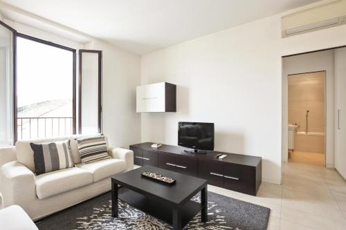 Isola Garibaldi Modern Apartment — комфортный отель в Милане
