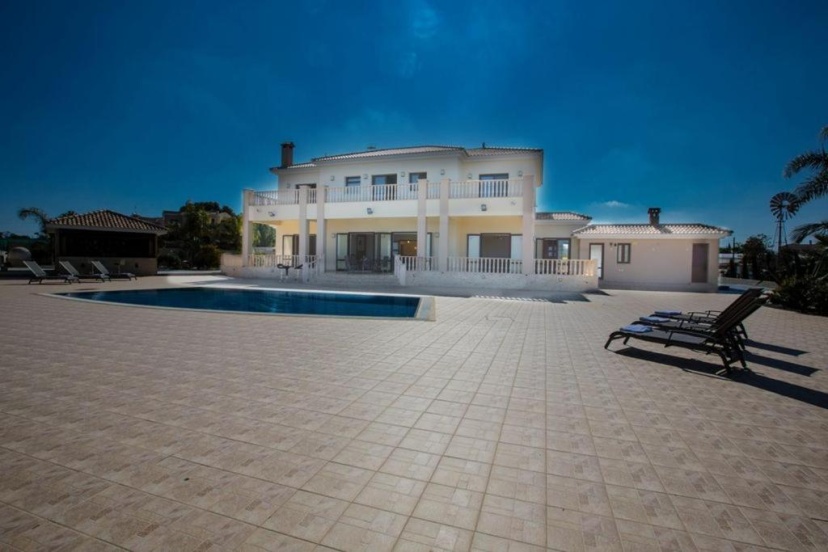 Villa Protaras Deluxe Fabulous and luxurious 7BDR Villa Close to Fig tree Bay Beach — отель с удобствами в Протарас
