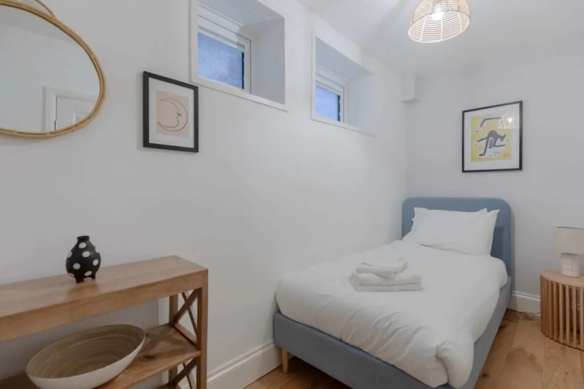 Newly Refurbished 2BD Flat - Wimbledon Village! — отель с удобствами в Лондоне