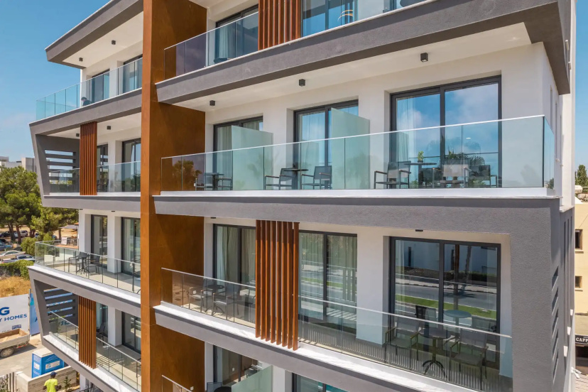 Waterside — отель с удобным расположением в Пафос