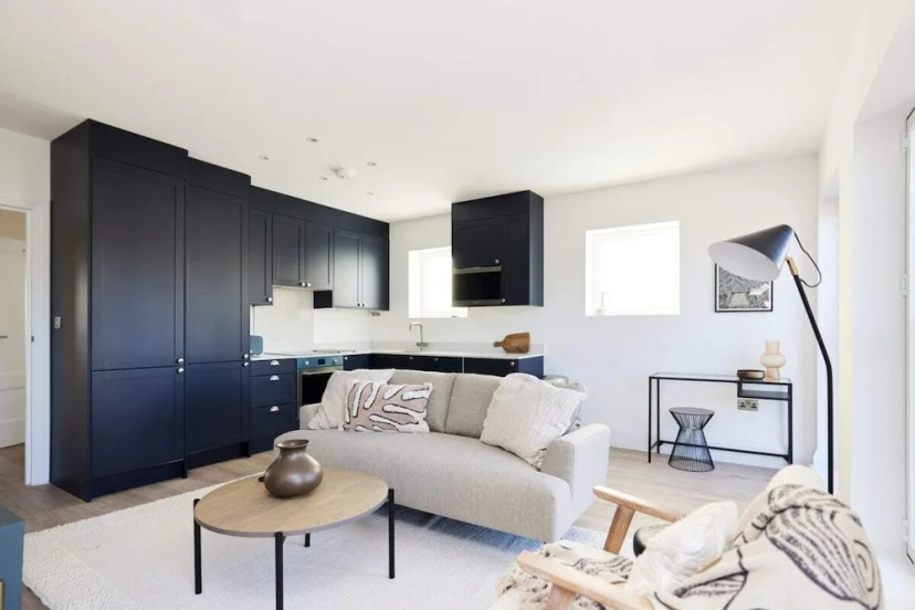 The Wembley Park Sanctuary - Stunning 2bdr Flat With Balcony — забронировать отель в Лондоне