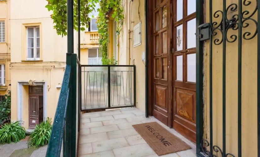 Apartment San Martino I - BH 24 — отель с удобным расположением в Неаполе