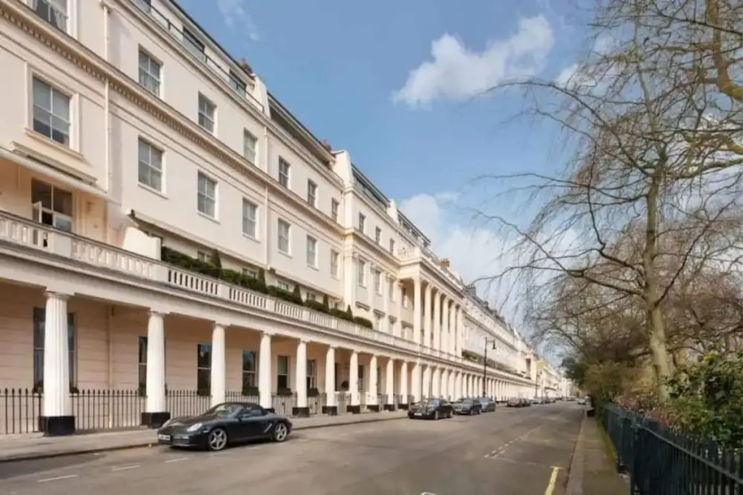 Buckingham Palace 4BR Family Stay Cathedral View — комфортный отель в Лондоне