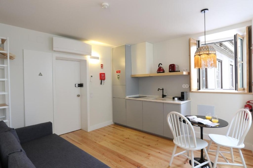Цены на Light Blue Apartments - Downtown Lisbon в Лиссабоне