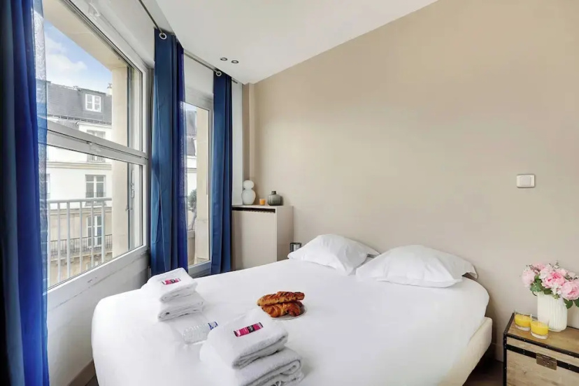 Charming Apartment - 1br/4p - Saint Lazare — отель с удобствами в Париже