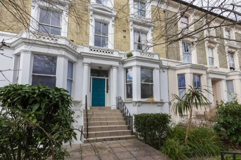 Cosy 1 Bedroom Flat in Notting Hill — отель с удобным расположением в Лондоне