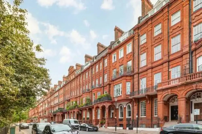 3-bdr Magnificent Harrods Knightsbridge Apartment — забронировать отель в Лондоне