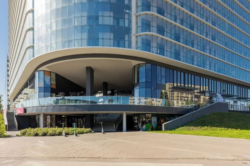 Studio With Balcony Wola by Renters — отель с удобным расположением в Варшаве