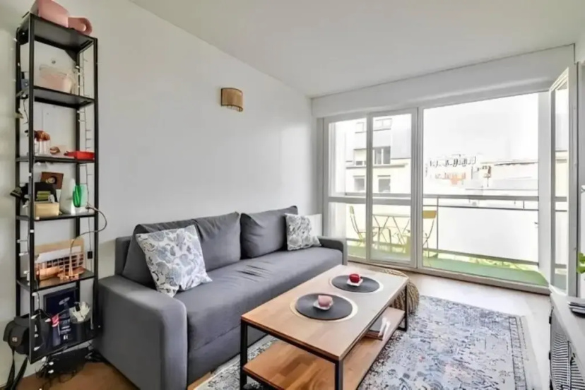 Цены на One Bedroom Apartment - Canal Saint Martin (360) в Париже