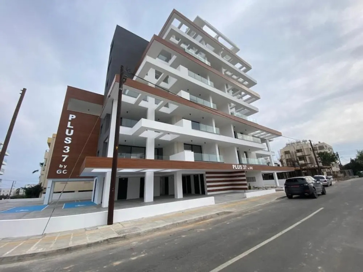 Цены на Beachcomber 2-BR Apartment in Larnaca в Ларнака