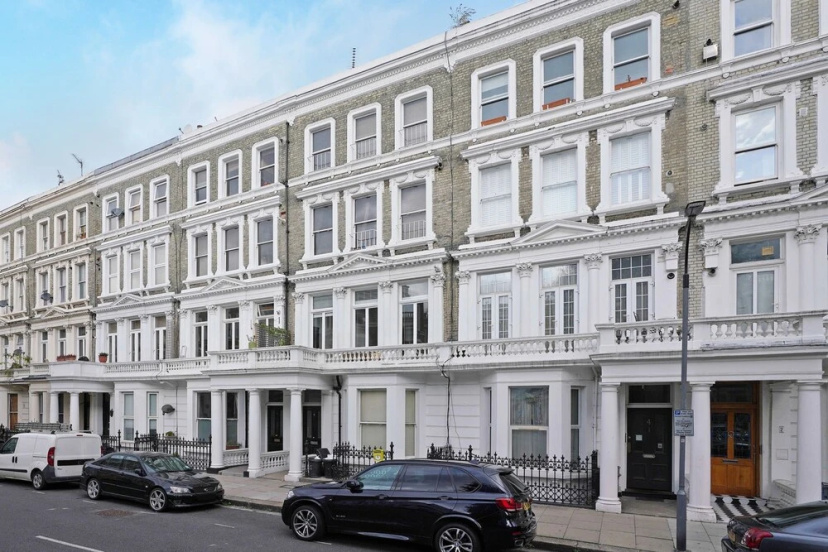 2 Bedroom Apartment in West Kensington — забронировать отель в Лондоне