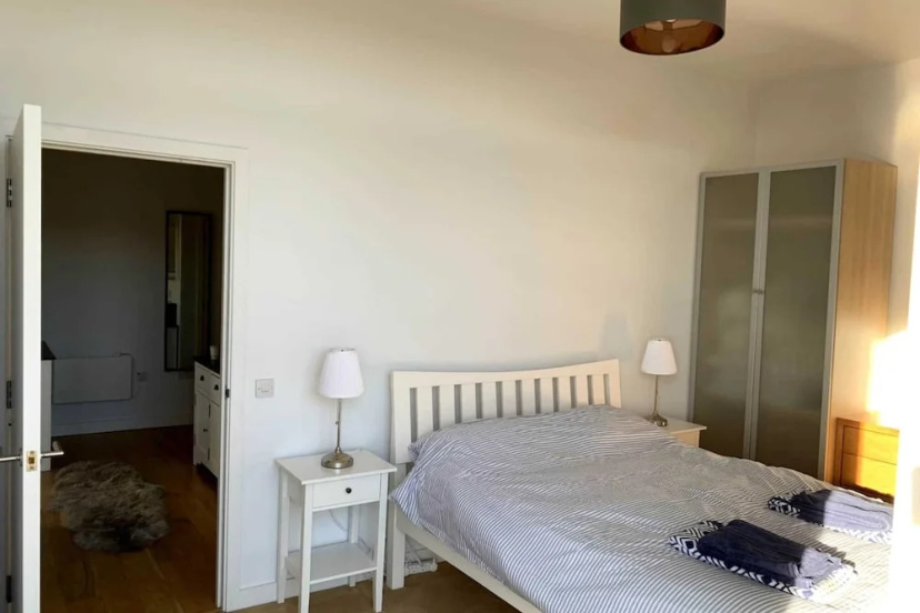 Stylish 2 Bedroom Apartment — забронировать отель в Лондоне
