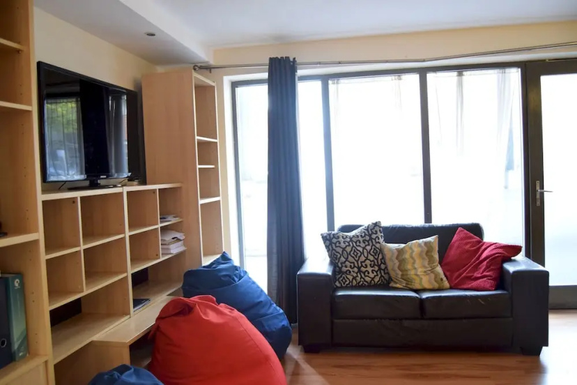 Modern 2 Bedroom Apartment — забронировать отель в Лондоне