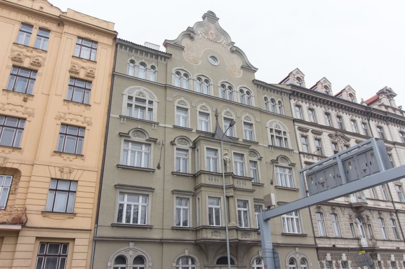 Цены на Stylish Modern Apartment in Malastrana в Праге