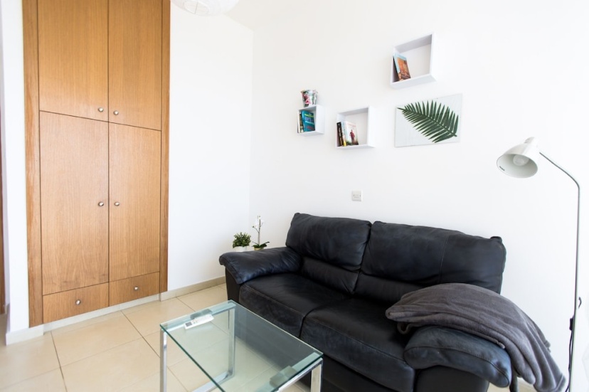 Finikoudes Seaview Beach Apartment — отель в Ларнака, Кипр