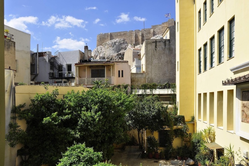 Цены на Historic Plaka Apartments в Афины