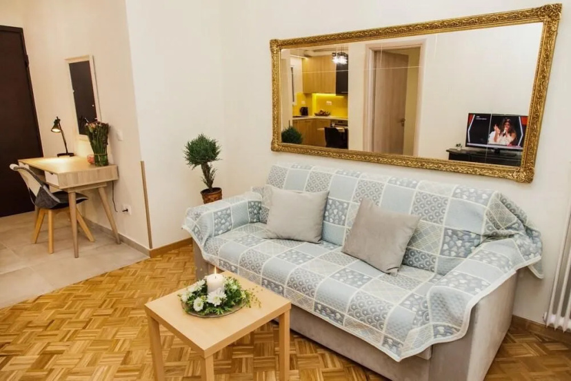 Цены на Restfull Fully Renovated Apartment in Thisio в Афины