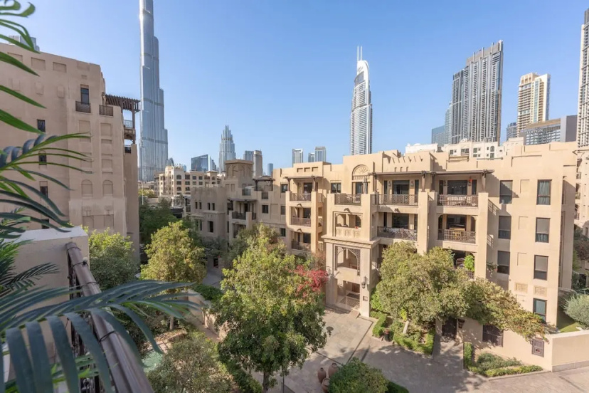 Luxury 2BR Apartment With Full Burj Khalifa View 2-min Walk to Dubai Mall — отель с удобным расположением в Дубае