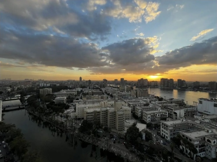 Garden city Nile view apartment — отель с удобствами в Каире