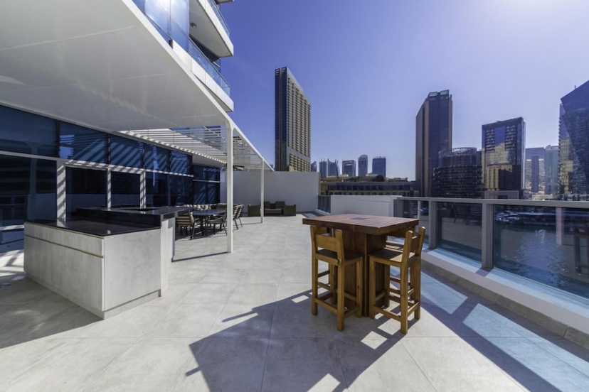 Stunning 3-floor Villa w Impressive Marina Views — отель с удобствами в Дубае
