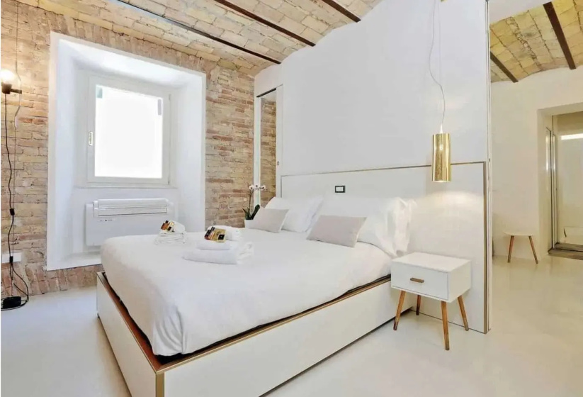 Charming flat near Colosseum — забронировать отель в Риме