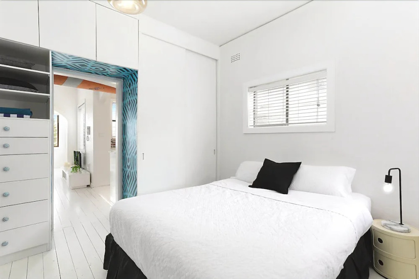 Minimalist Beachfront Apartment — забронировать отель в Сиднее