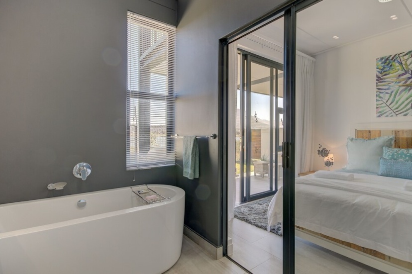 UniqueStay Paardevlei Square Apartment - Adults Only — отель с удобным расположением в Кейптауне