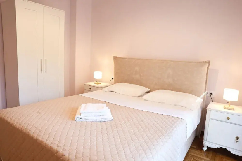 Serene & Stylish apt by GHH — отель с удобным расположением в Афины