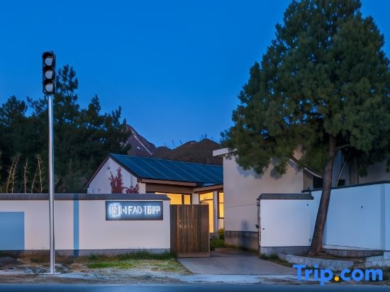 Manlu Guesthouse Near Great Wall — отель с удобным расположением в Пекине