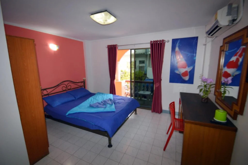D D Inn Beach Hostel — отель с удобным расположением в Паттайе