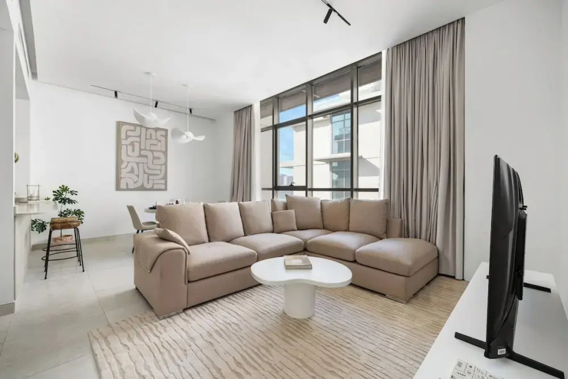 1BR Equestrian Lifestyle Meydan — отель с удобствами в Дубае