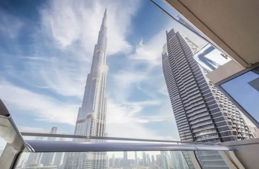 Elite LUX Holiday Homes - 3BR Full Burj Khalifa Fountain Views in Downtown — отель в Дубае, Объединенные Арабские Эмираты