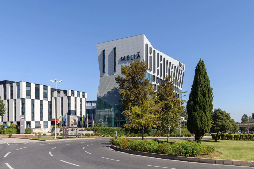 Melia Lisboa Aeroporto 4 — отель в Лиссабоне, Португалия