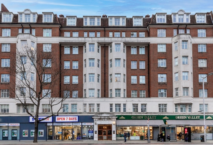 Цены на Lovely 1-bed Apartment in London в Лондоне