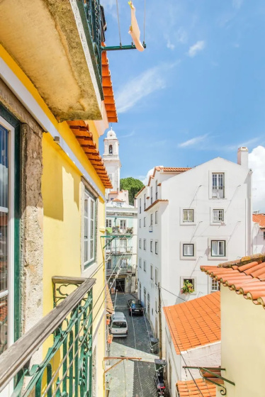 Charming Flat in Alfama — забронировать отель в Лиссабоне