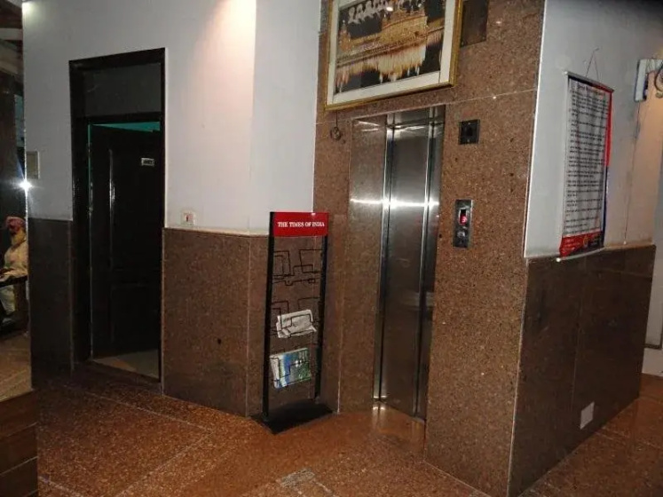 Hotel Shbad Deluxe — отель с удобствами в Дели