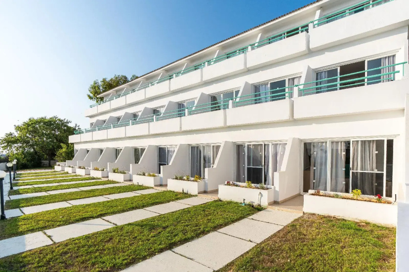 Adelais Bay Hotel — отель с отзывами гостей в Протарас