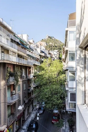 Retro Chic Apartment - Syntagma Square — отель с удобствами в Афины