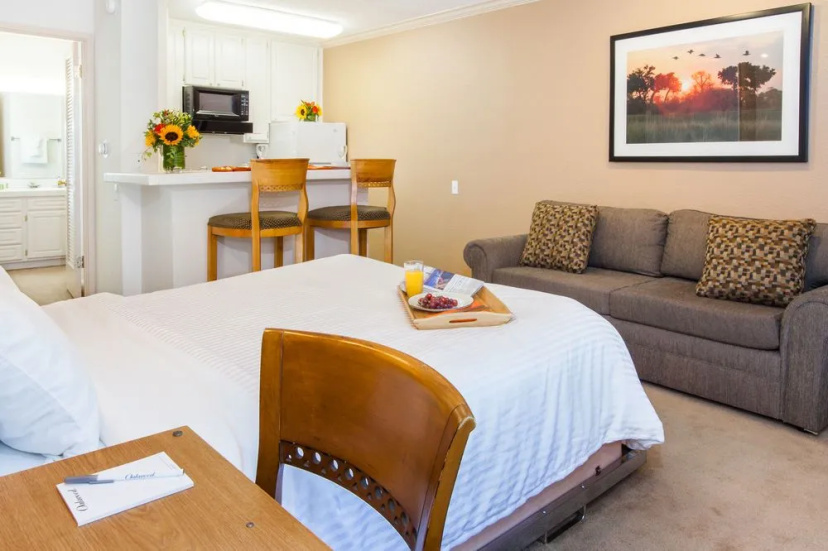 Oakwood at Toluca Hills Apartments by Avalon — комфортный отель в Лос-Анджелесе