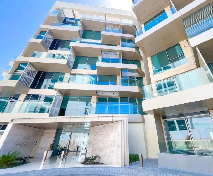 Luxury Beachfront 1BR on Palm Jumeirah & Balcony — забронировать отель в Дубае