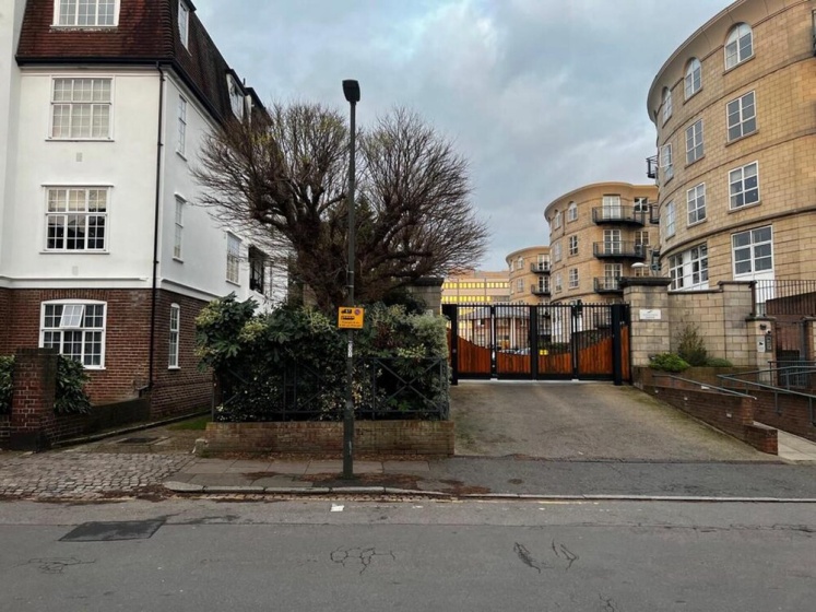 Beautiful 1-bed Apartment in Wimbledon- London — отель с удобным расположением в Лондоне