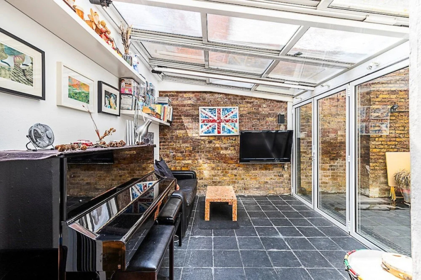Stylish Mews Home in Kensington — отель с удобствами в Лондоне