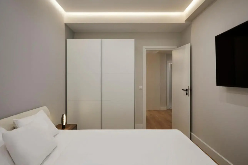 Central & Comfy apartment 2mins walking from metro — отзывы гостей и цены