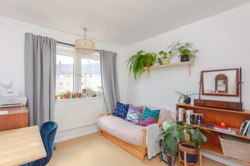 Cosy 2 Bedroom Apartment in Bethnal Green Near Victoria Park — забронировать отель в Лондоне