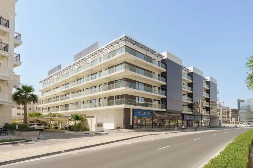 Maison Privee - Tranquil Escape w/ Balcony and High-End Facilities — комфортный отель в Дубае