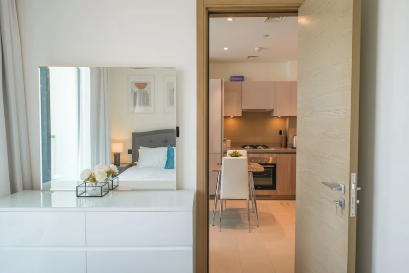 Yogi - Bright Apartment With Panoramic CityScape Views — отель с удобствами в Дубае
