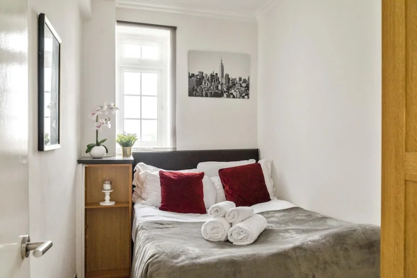 Picktheplace Sussex Gardens Apartments III — отель с удобным расположением в Лондоне