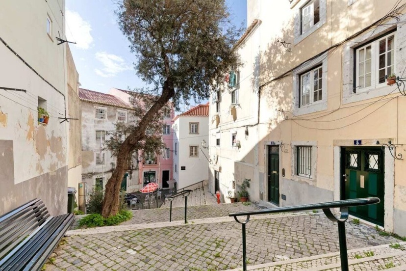 Beautiful 1-Bedroom Apt in Lisbon - NO TV - — забронировать отель в Лиссабоне