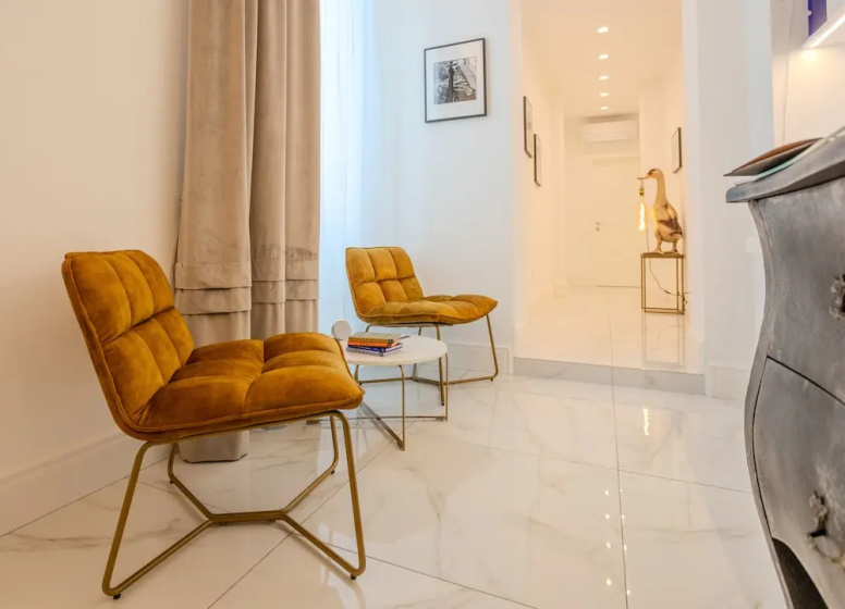 Цены на La Corte Dei Mille Luxury в Неаполе