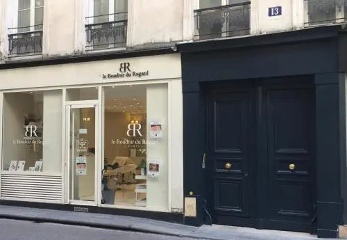 Цены на Quiet Apartment in the Center of Paris в Париже